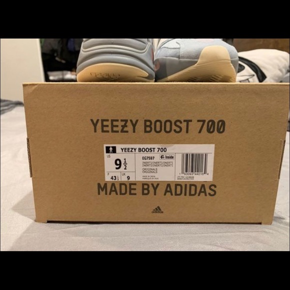 Yeezy 700 inertia’s